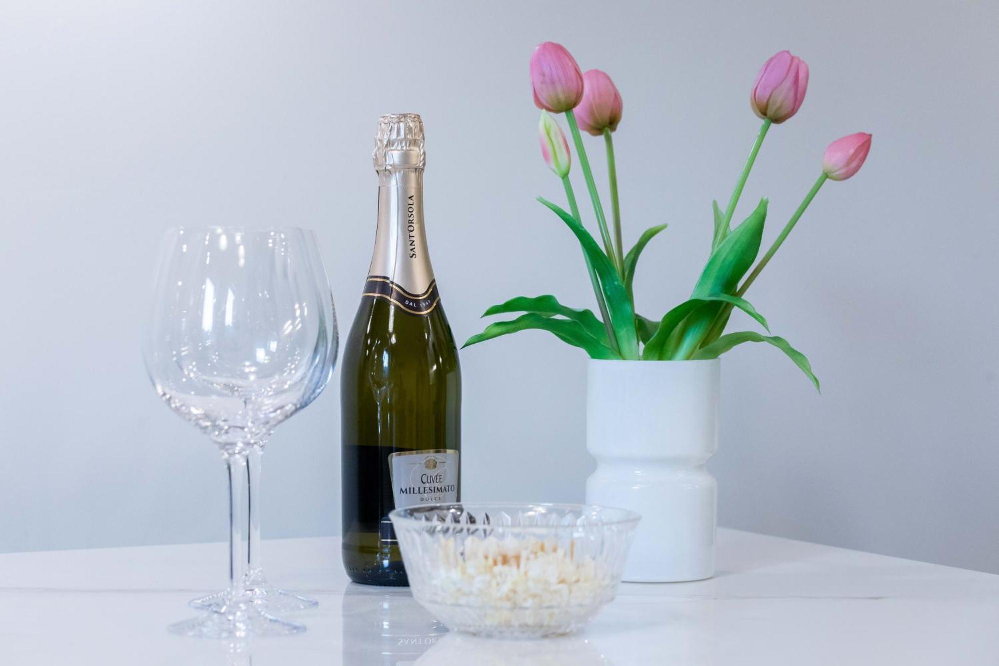 Luxury Apartment - Free Private - Parking Maestri Campionesi 16 Milano Eksteriør billede