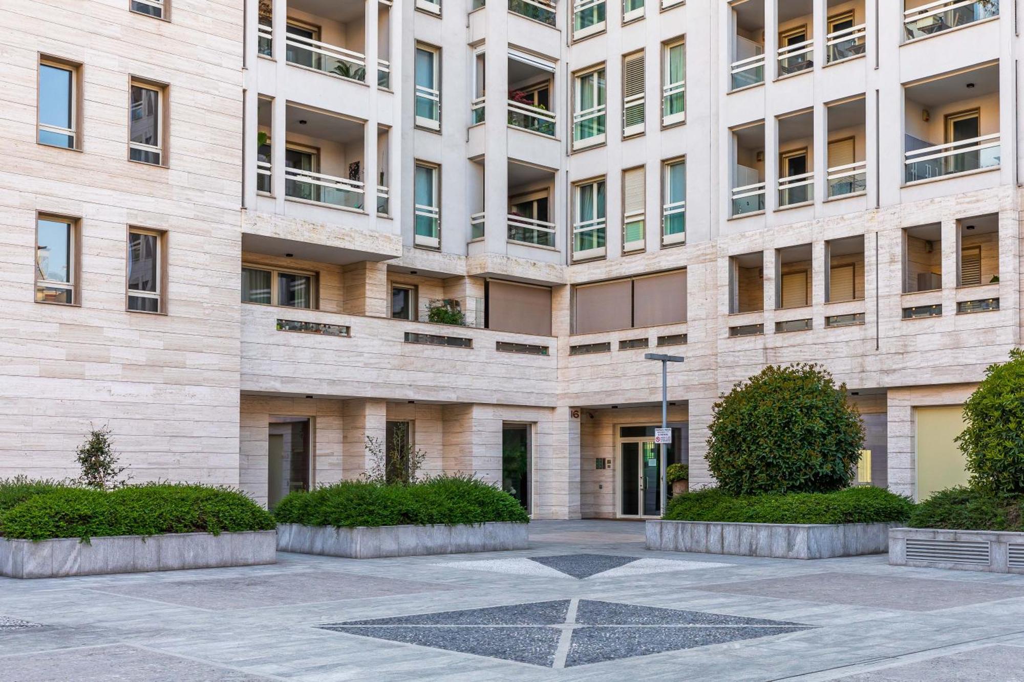 Luxury Apartment - Free Private - Parking Maestri Campionesi 16 Milano Eksteriør billede